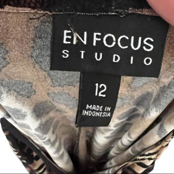 En Focus Studio Dress - Picture 6 of 6